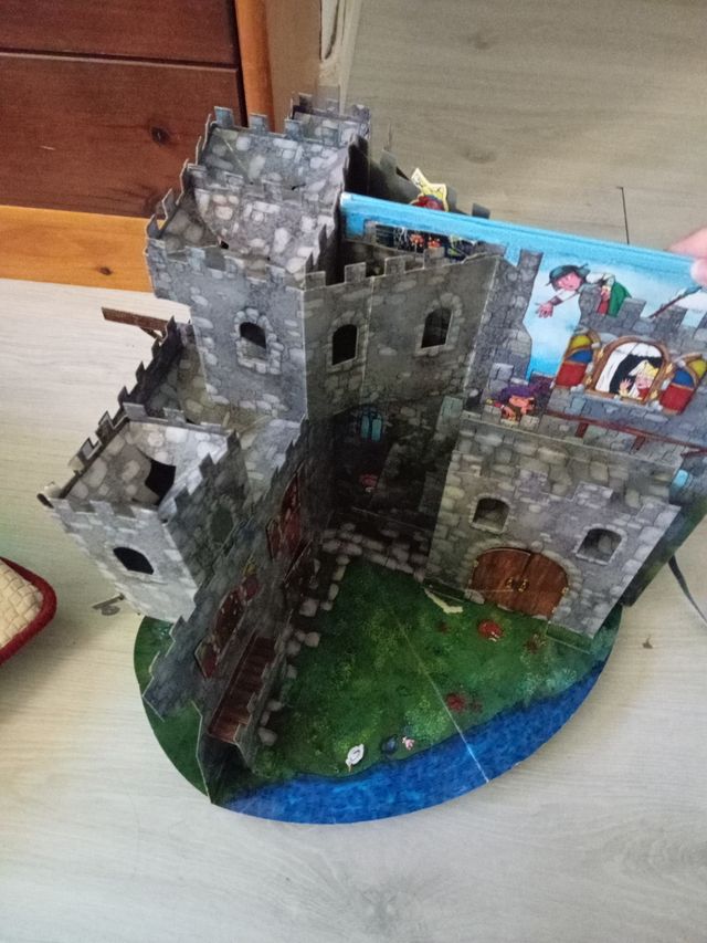 LIBROS-POP-UP EL CASTILLO MEDIEVAL (Spanish Edi...