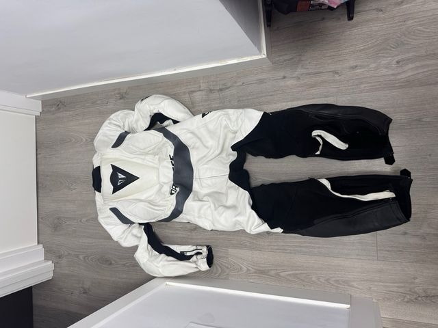 Mono Dainese cuero verano