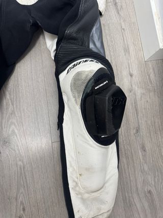 Mono Dainese cuero verano