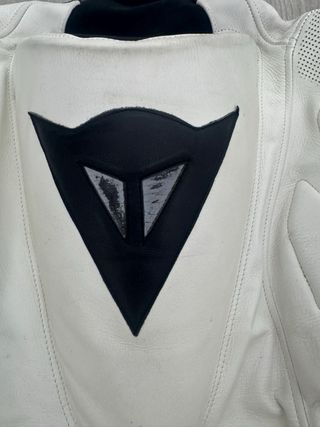 Mono Dainese cuero verano