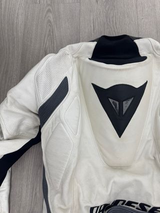 Mono Dainese cuero verano