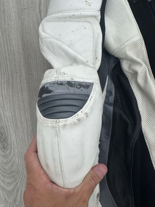 Mono Dainese cuero verano