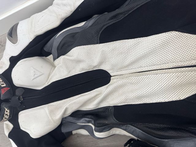 Mono Dainese cuero verano