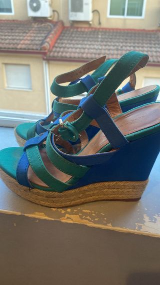 Sandalias cuña Zara azules-verdes