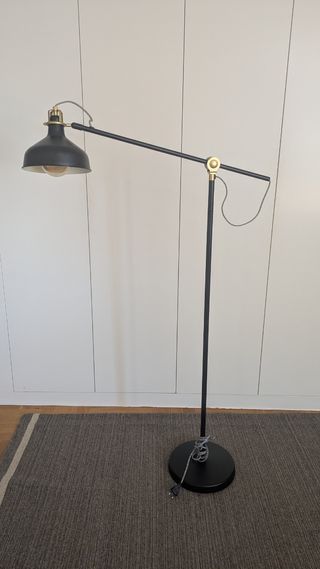 Lámpara pie estilo industrial 