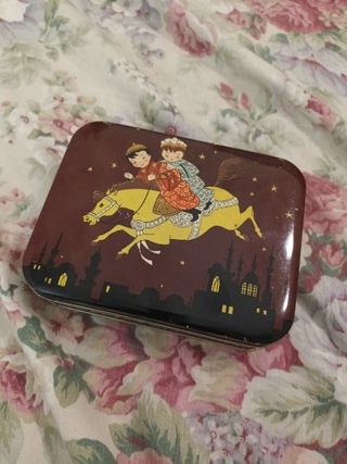 Scatola latta vintage: bambini a cavallo