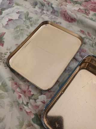 Scatola latta vintage: bambini a cavallo