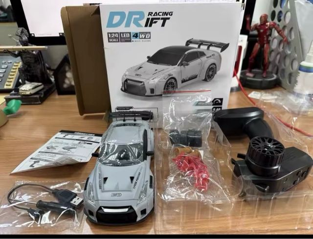 Coche teledirigido deportivo