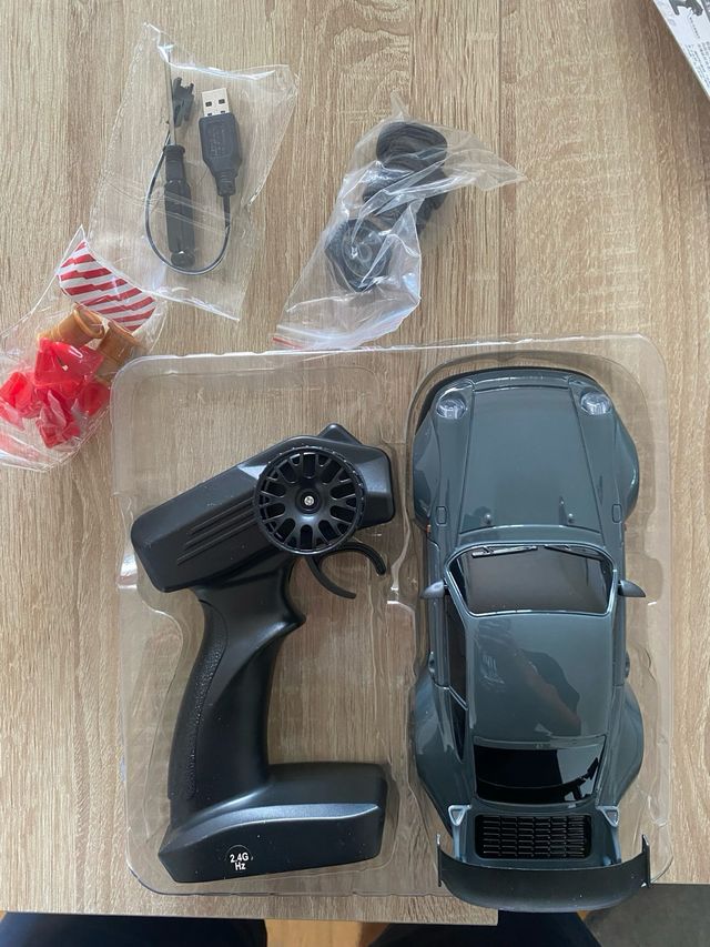 Coche teledirigido deportivo