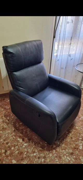 Sillón orejero relax color wengue. Reclinables