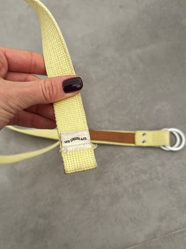 Cinturón Levi's amarillo
