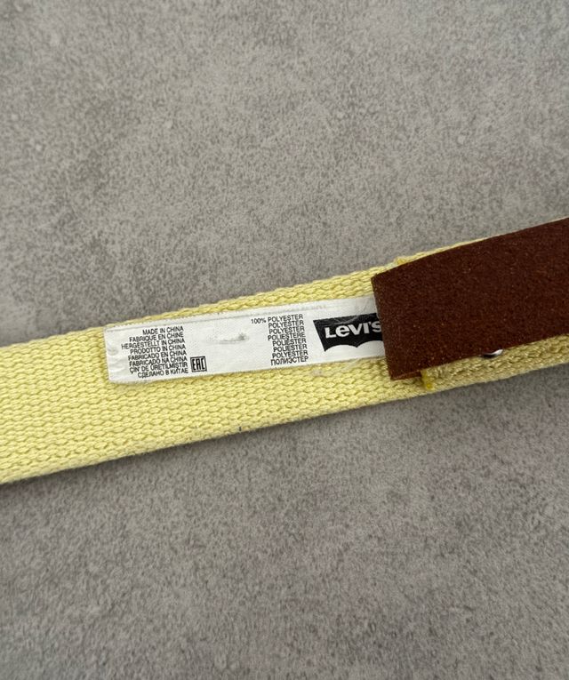Cinturón Levi's amarillo