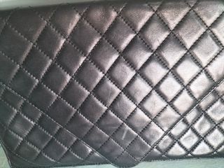 Bolso negro acolchado - bandolera