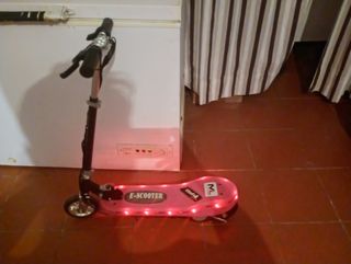 Patinete eléctrico infantil rosa