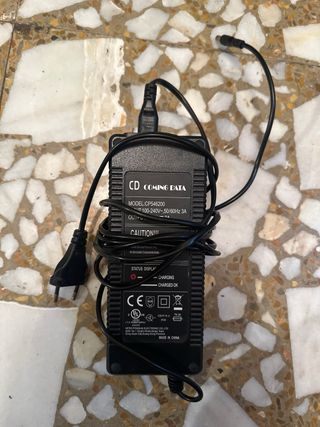 Cargador patinete eléctrico Cecotec