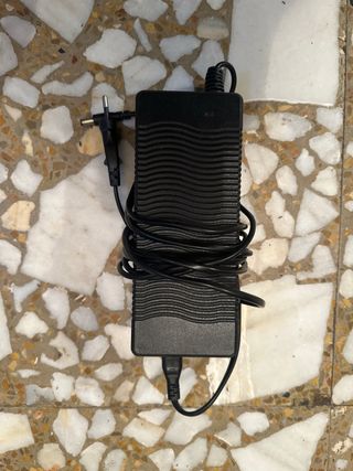 Cargador patinete eléctrico Cecotec