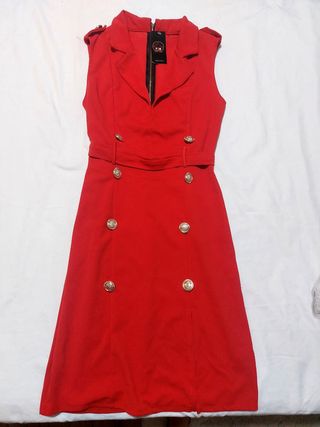 Vestido rojo estilo militar