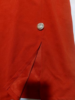 Vestido rojo estilo militar