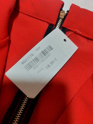 Vestido rojo estilo militar