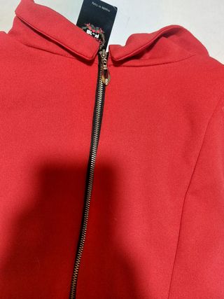 Vestido rojo estilo militar