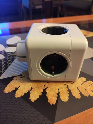 Enchufe cubo BlueFire con USB