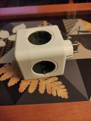 Enchufe cubo BlueFire con USB