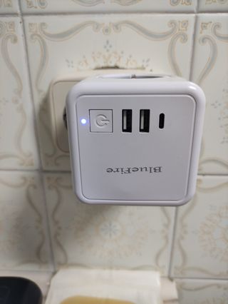 Enchufe cubo BlueFire con USB