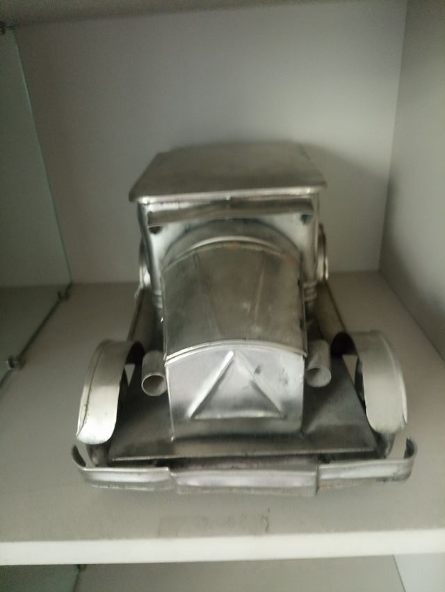 Coche de decoración de chapa