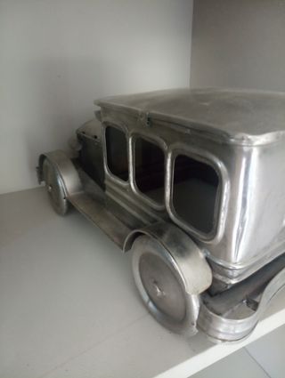 Coche de decoración de chapa