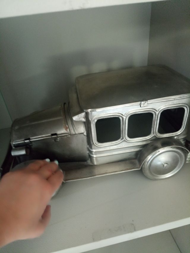 Coche de decoración de chapa