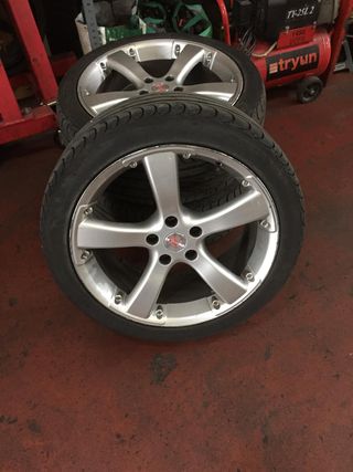 Llantas 18" con neumáticos