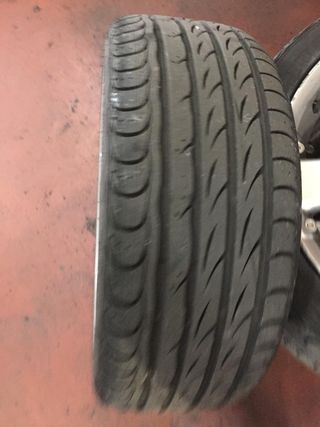 Llantas 18" con neumáticos