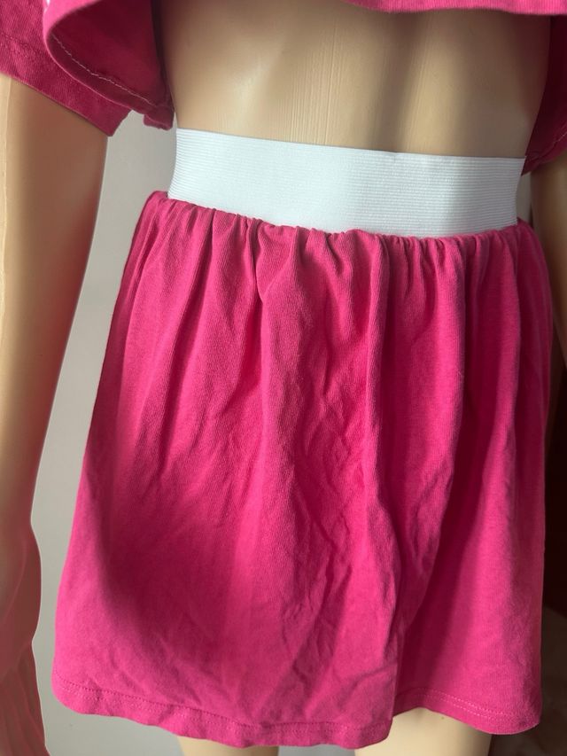 Completo Tommy Hilfiger rosa: maglia crop + gonna