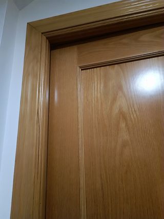 Puerta madera con marco. Derecha. 202*72