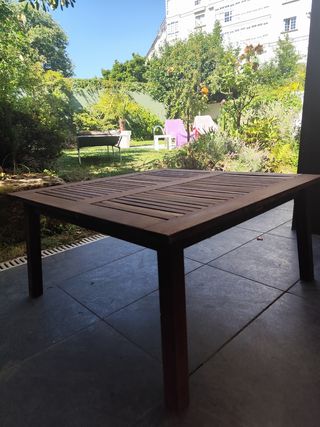 Mesa madera centro terraza o jardín 