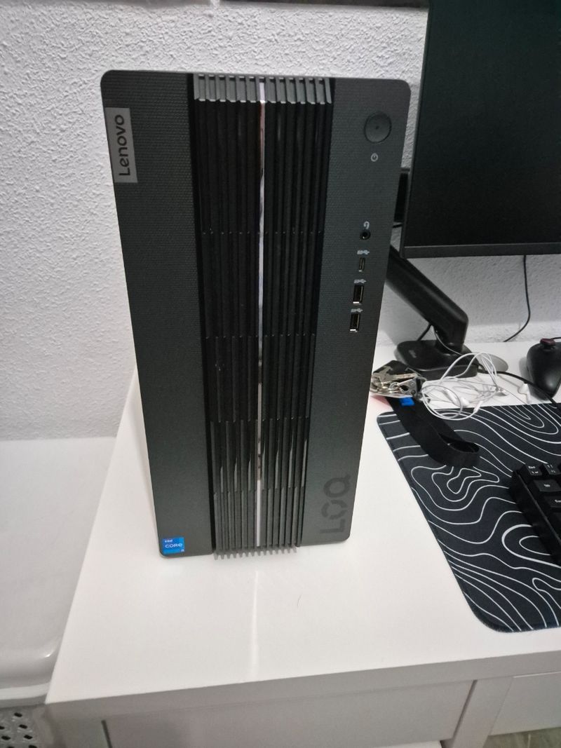 PC gamer/gaming Lenovo LOQ 17IRBg sobremesa