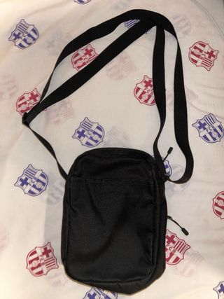 Bandolera Nike negra