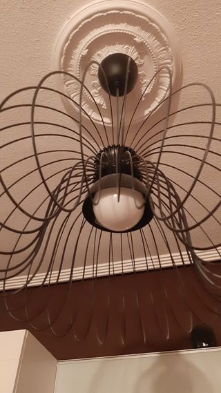 Lámpara negra estilo moderno
