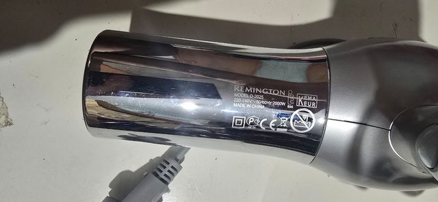 Secador Remington plateado