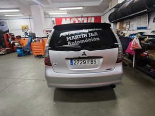 Mitsubishi Grandis 2006