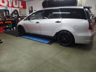 Mitsubishi Grandis 2006