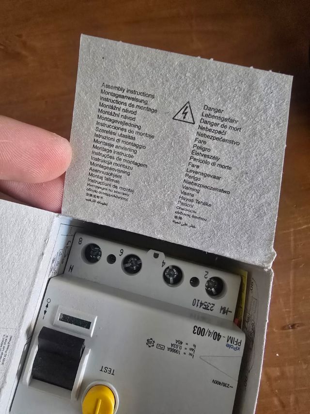 Interruptor diferencial Eaton PFIM-40/4/003-MW