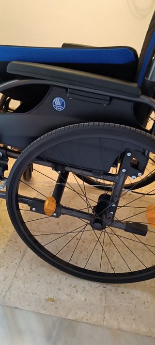 Silla de ruedas solo usada dos veces 
