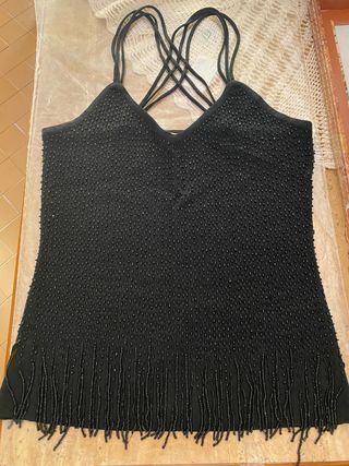 Top nero con perline