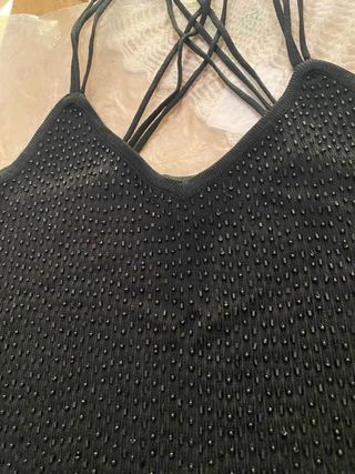 Top nero con perline