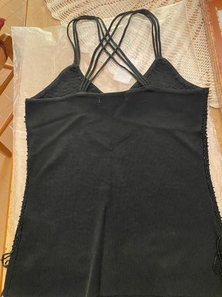 Top nero con perline
