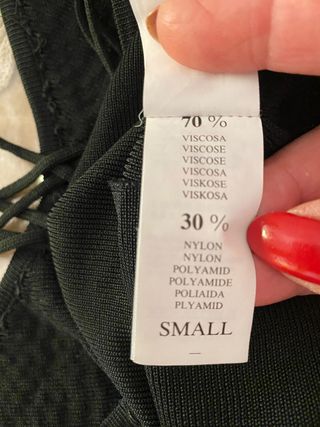 Top nero con perline