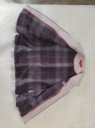 Preciosa chaqueta sin mangas de la marca Harrods. 
