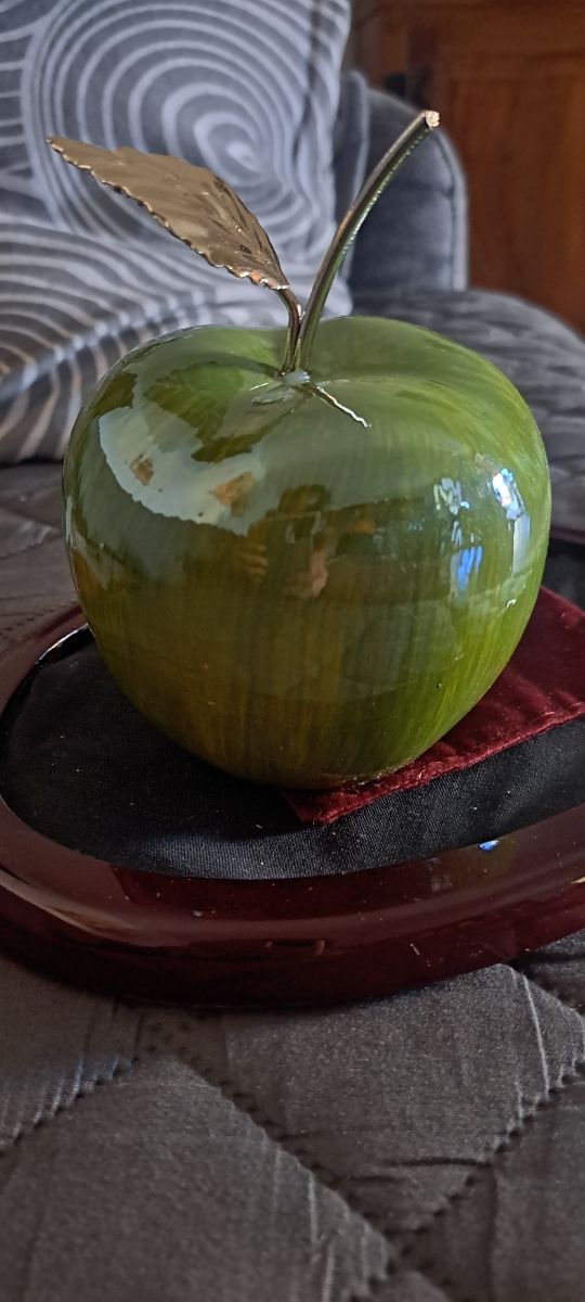 Mela fermacarte verde | Ceramica e metallo