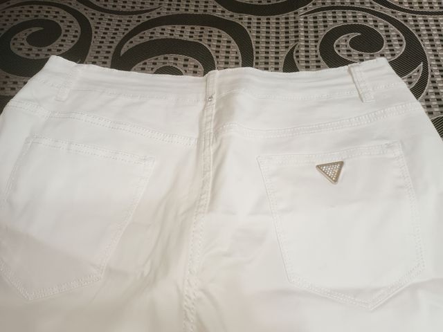 Bermuda bianca estiva molto elasticizzata